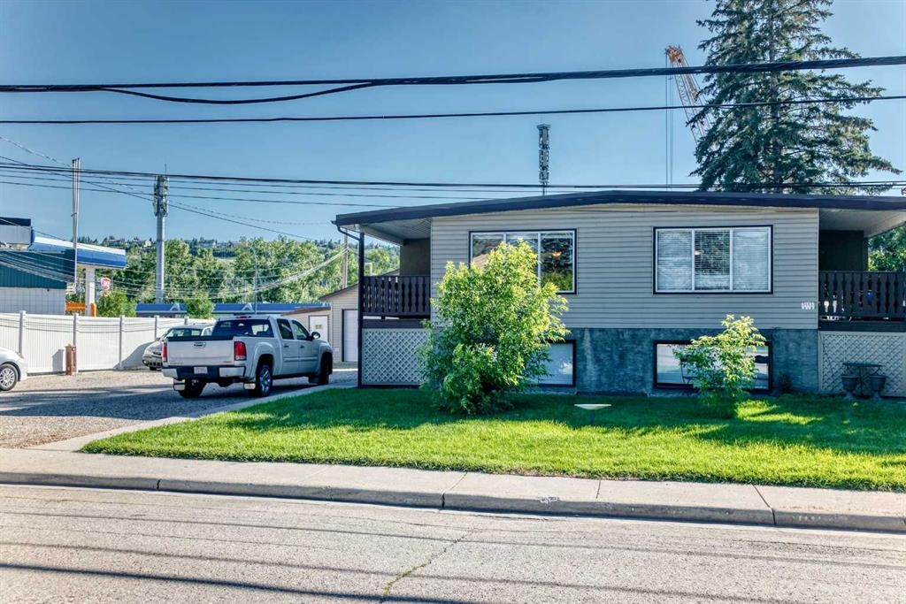 5113 17 Avenue Nw, Calgary, AB - Outdoor