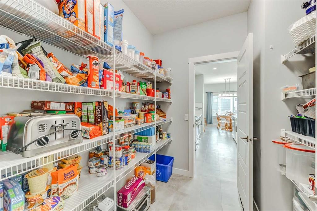 7 Bishop Circle, Carstairs, AB - Indoor With Storage
