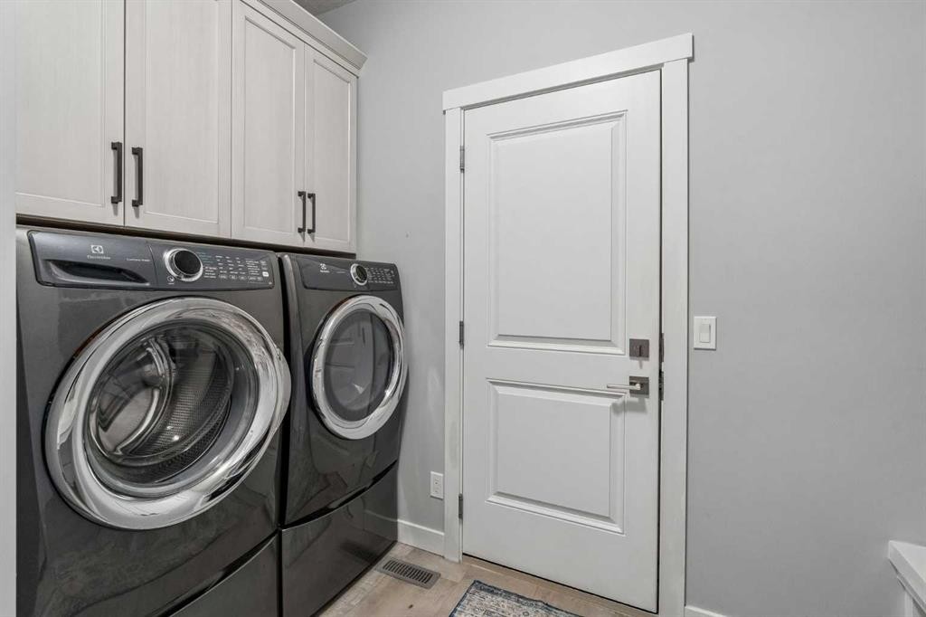 7 Bishop Circle, Carstairs, AB - Indoor Photo Showing Laundry Room