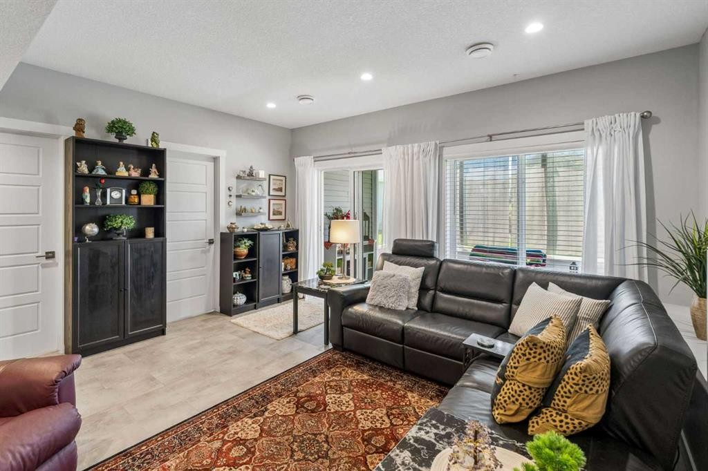 7 Bishop Circle, Carstairs, AB - Indoor Photo Showing Living Room