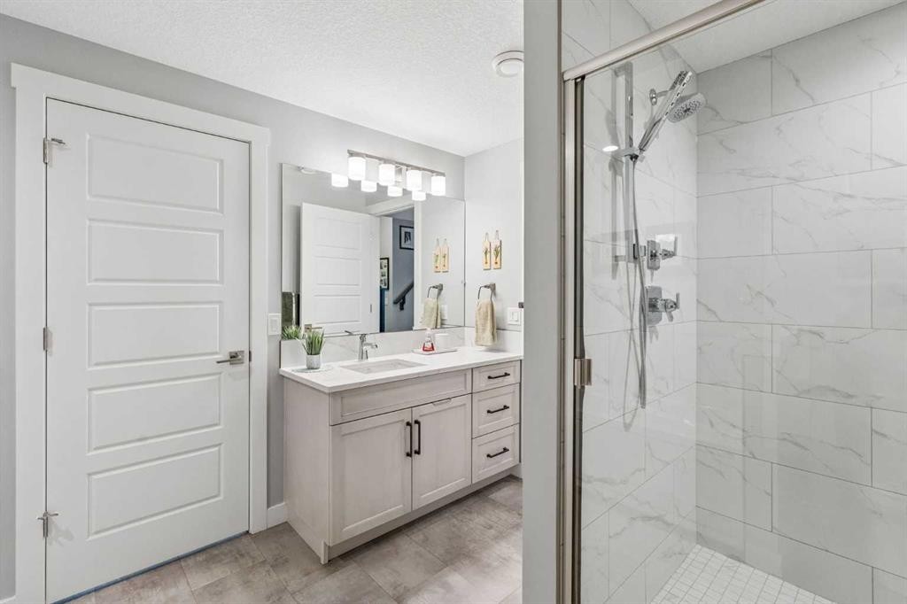 7 Bishop Circle, Carstairs, AB - Indoor Photo Showing Bathroom