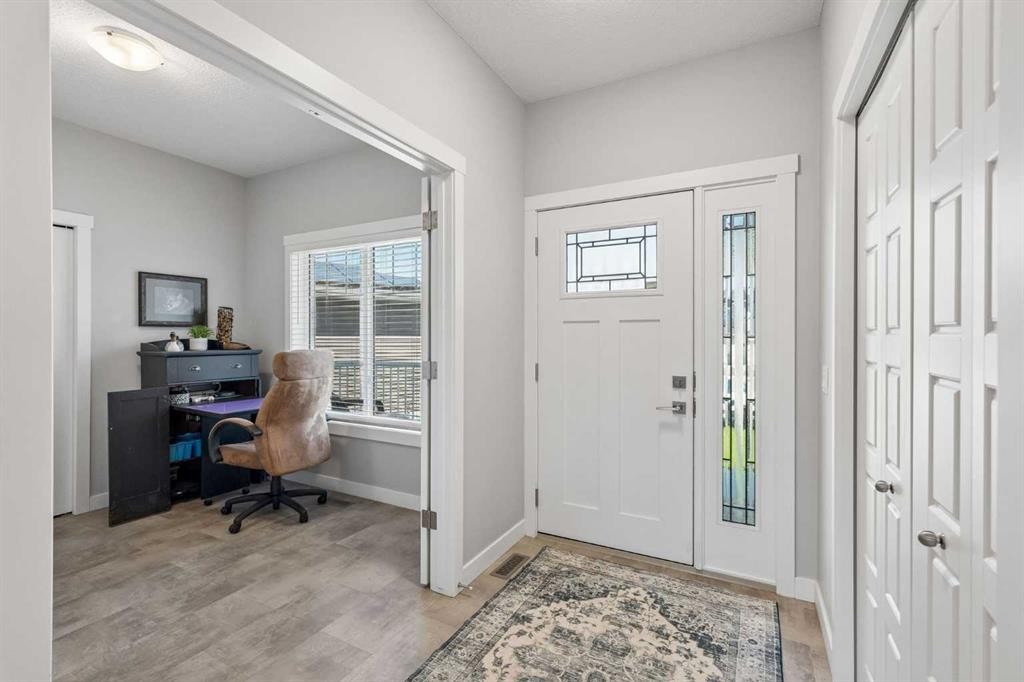 7 Bishop Circle, Carstairs, AB - Indoor