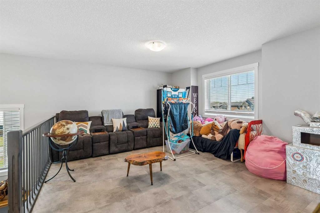 7 Bishop Circle, Carstairs, AB - Indoor