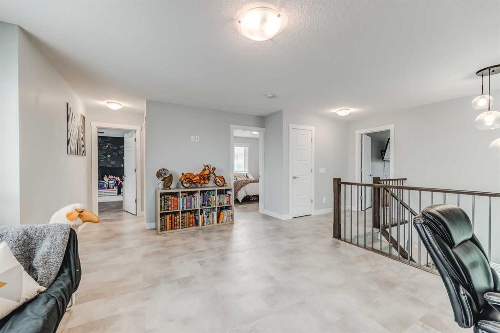 7 Bishop Circle, Carstairs, AB - Indoor