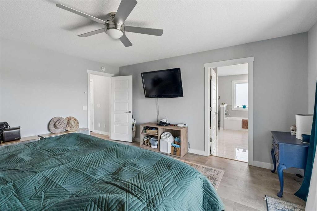 7 Bishop Circle, Carstairs, AB - Indoor Photo Showing Bedroom