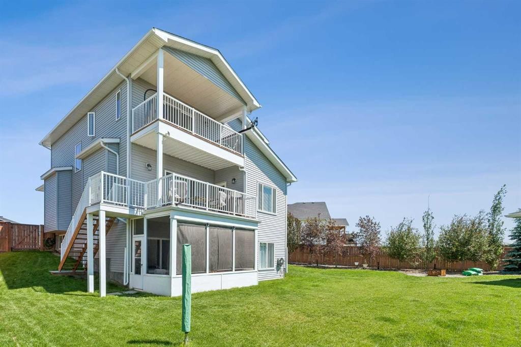 7 Bishop Circle, Carstairs, AB - Outdoor With Balcony
