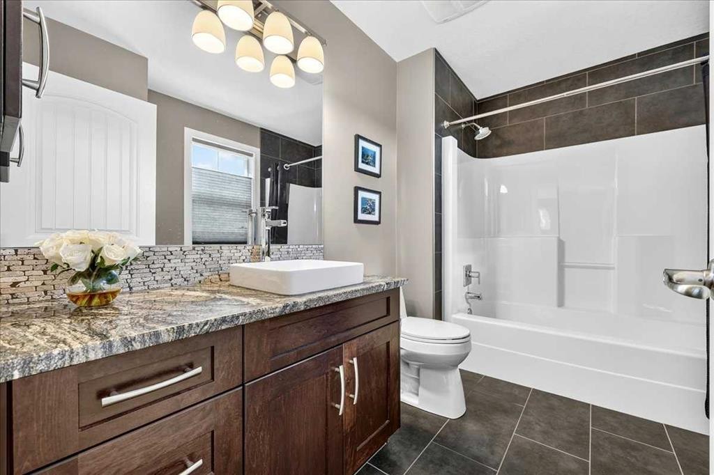 146 Valley Pointe Way Nw, Calgary, AB - Indoor Photo Showing Bathroom