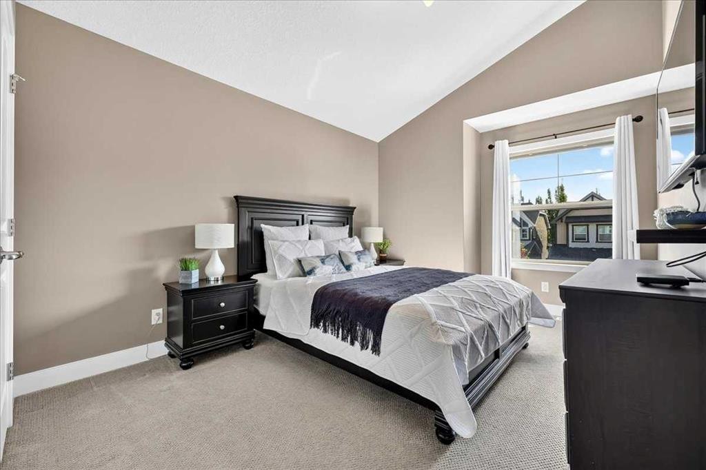 146 Valley Pointe Way Nw, Calgary, AB - Indoor Photo Showing Bedroom