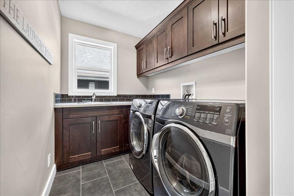 146 Valley Pointe Way Nw, Calgary, AB - Indoor Photo Showing Laundry Room
