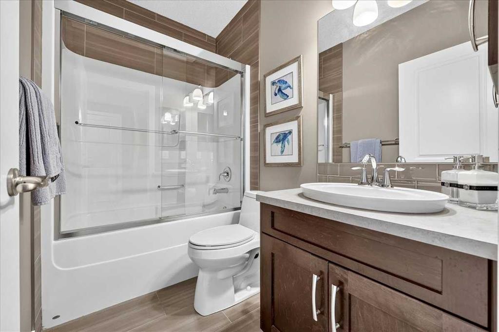 146 Valley Pointe Way Nw, Calgary, AB - Indoor Photo Showing Bathroom