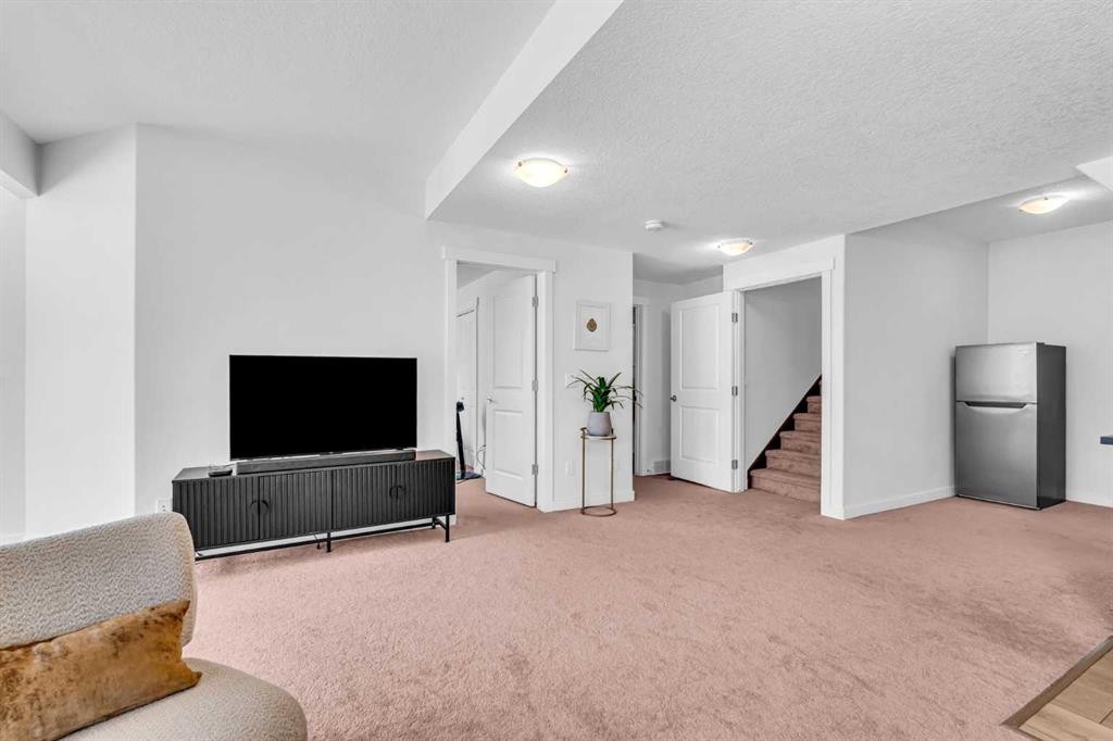 452 Evergreen Circle Sw, Calgary, AB