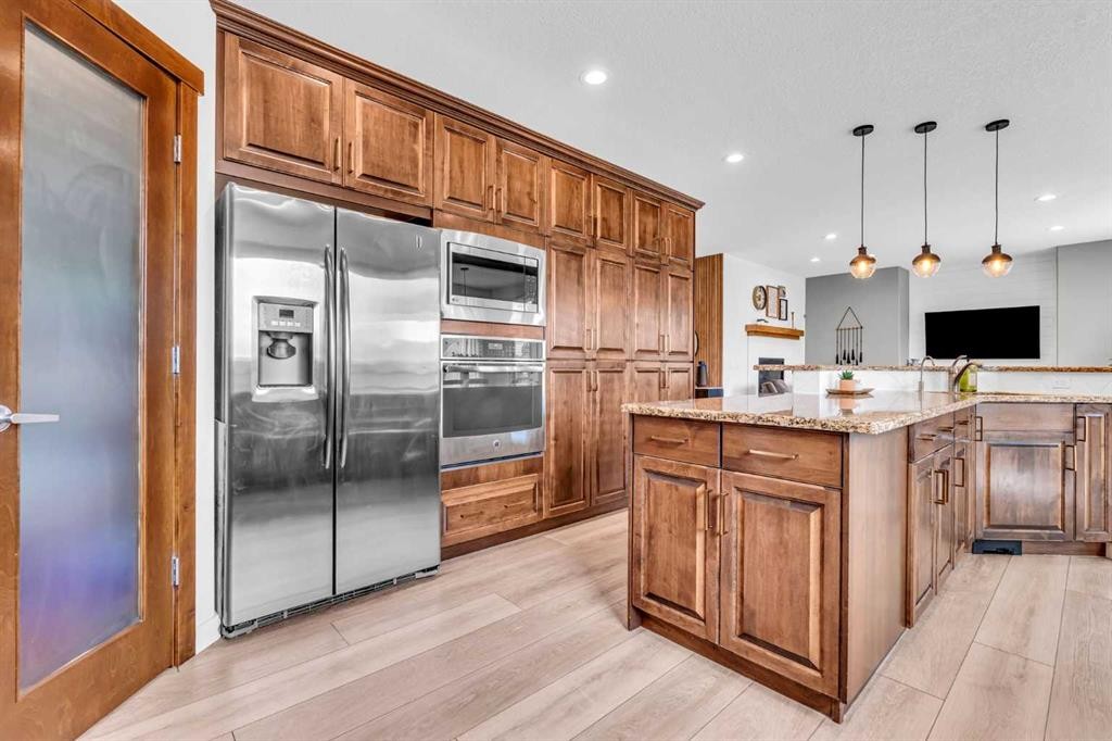 452 Evergreen Circle Sw, Calgary, AB