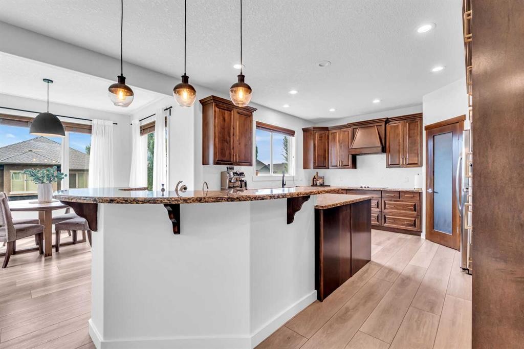 452 Evergreen Circle Sw, Calgary, AB