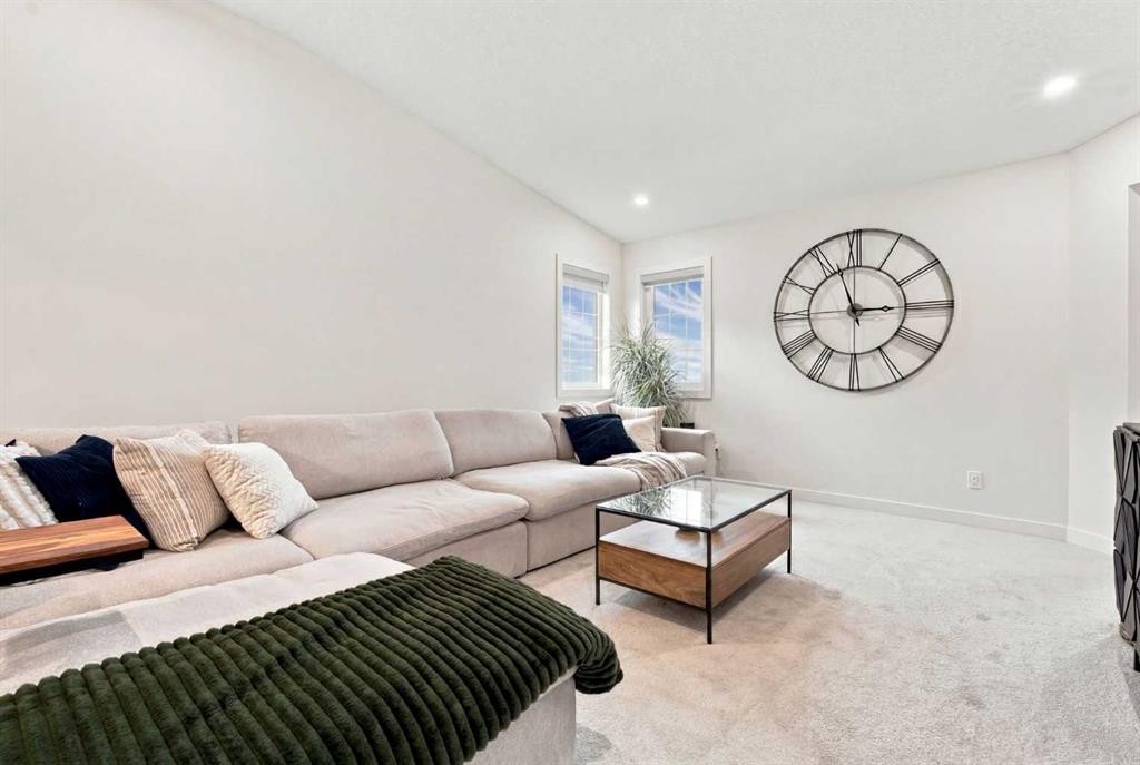 826 Alpine Drive Sw, Calgary, AB - Indoor Photo Showing Living Room