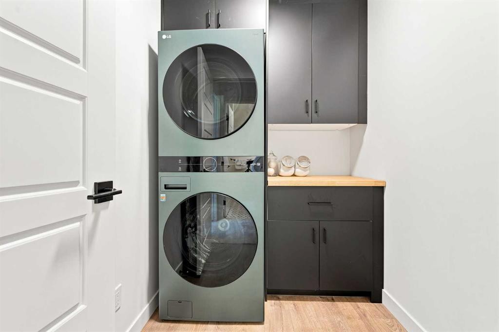 826 Alpine Drive Sw, Calgary, AB - Indoor Photo Showing Laundry Room