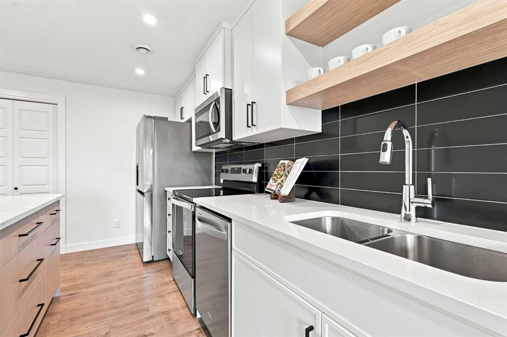 826 Alpine Drive Sw, Calgary, AB - Indoor Photo Showing Kitchen With Double Sink