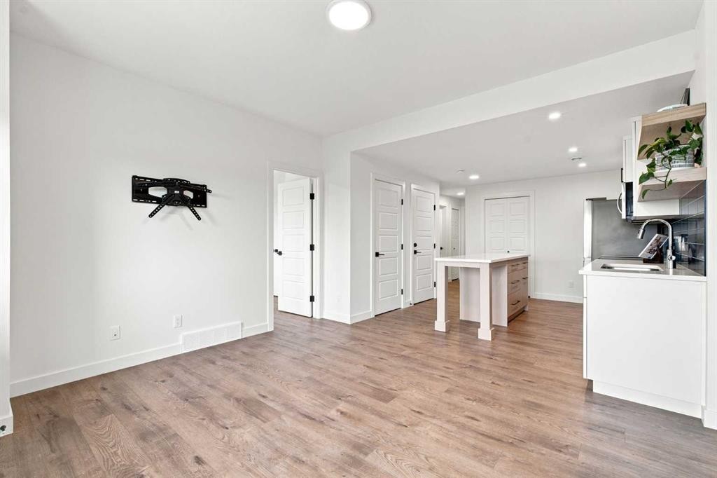 826 Alpine Drive Sw, Calgary, AB - Indoor