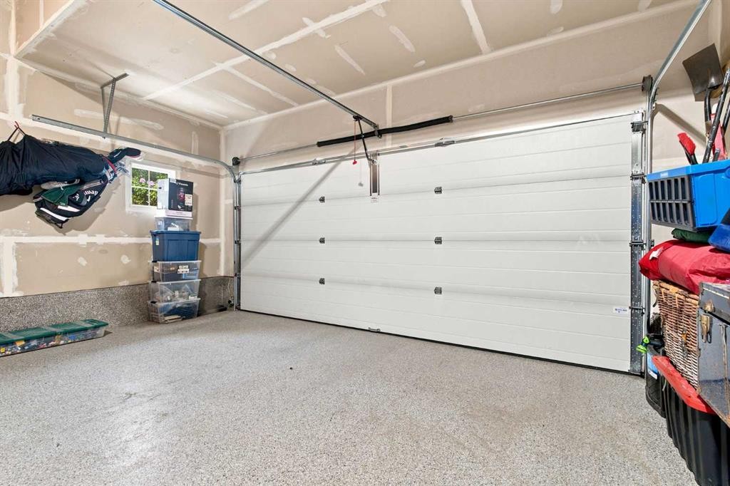 826 Alpine Drive Sw, Calgary, AB - Indoor Photo Showing Garage
