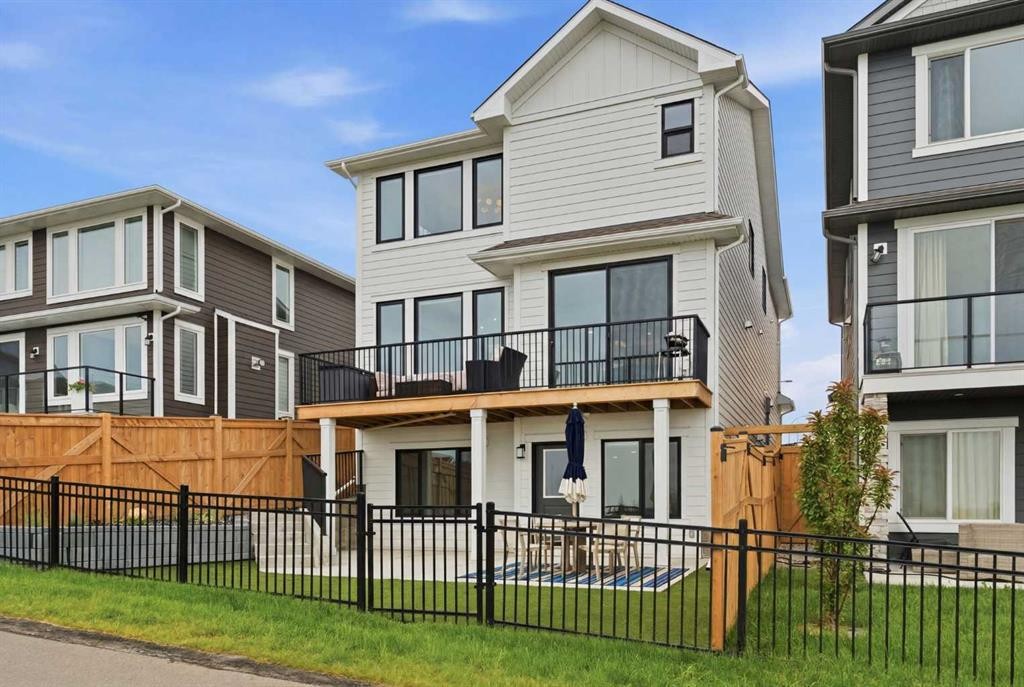 826 Alpine Drive Sw, Calgary, AB - Outdoor