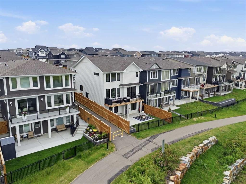826 Alpine Drive Sw, Calgary, AB - Outdoor