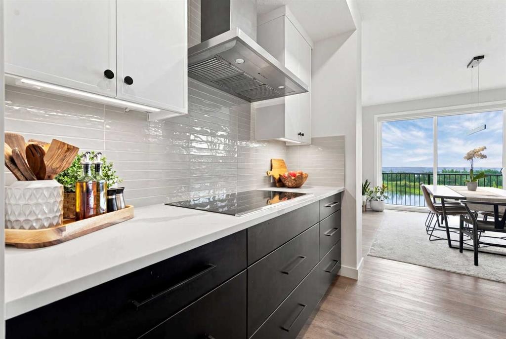 826 Alpine Drive Sw, Calgary, AB - Indoor Photo Showing Kitchen With Upgraded Kitchen