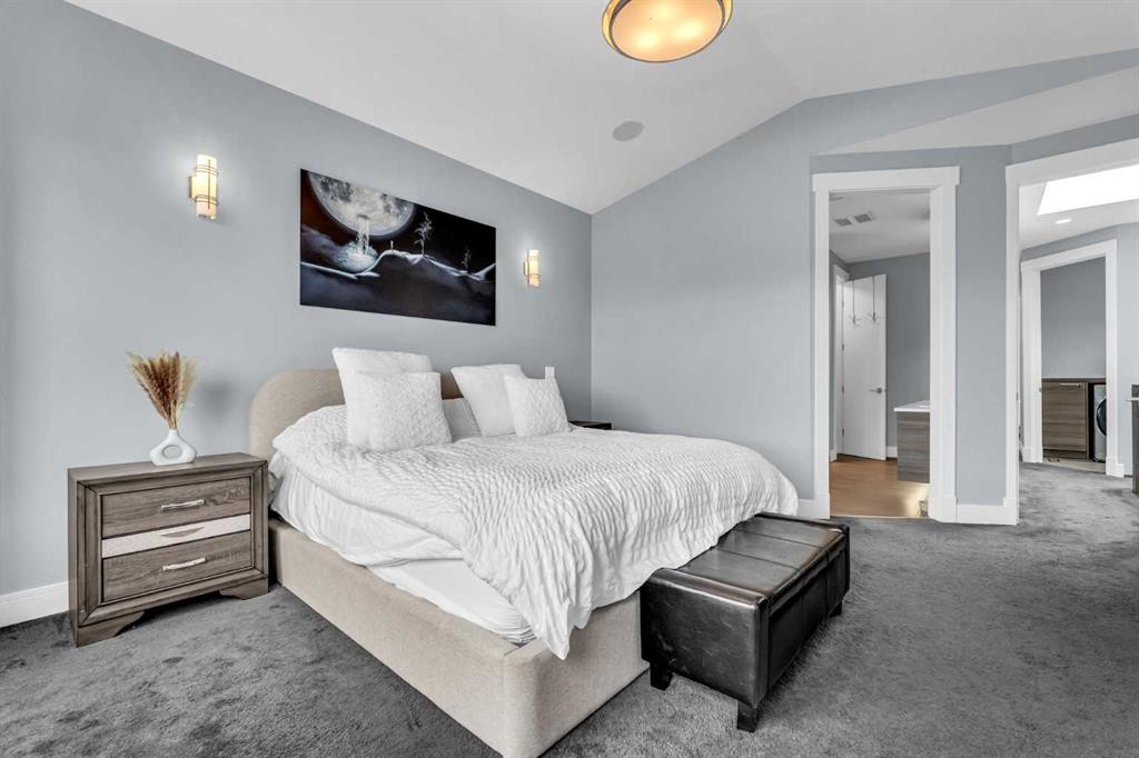 2417 25 Avenue Nw, Calgary, AB - Indoor Photo Showing Bedroom