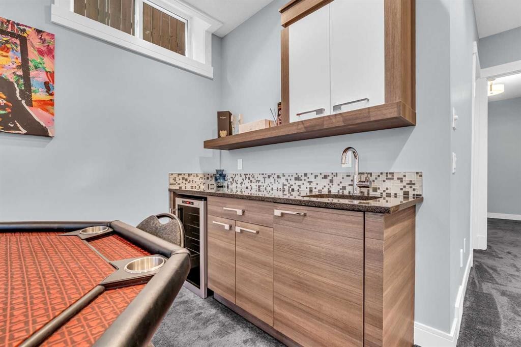 2417 25 Avenue Nw, Calgary, AB - Indoor Photo Showing Other Room