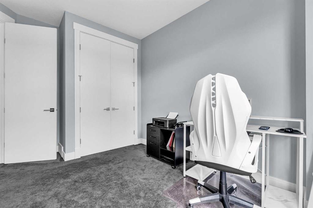 2417 25 Avenue Nw, Calgary, AB - Indoor