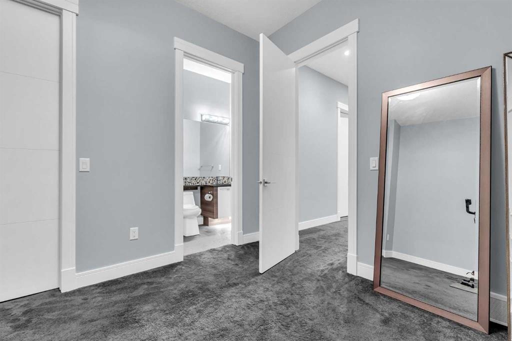 2417 25 Avenue Nw, Calgary, AB - Indoor Photo Showing Other Room