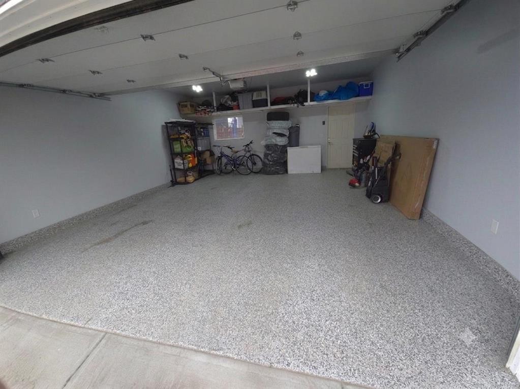 2417 25 Avenue Nw, Calgary, AB - Indoor Photo Showing Garage