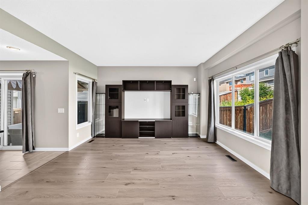135 Evansridge Crescent Nw, Calgary, AB - Indoor Photo Showing Other Room