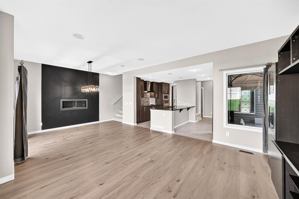 135 Evansridge Crescent Nw, Calgary, AB - Indoor Photo Showing Living Room
