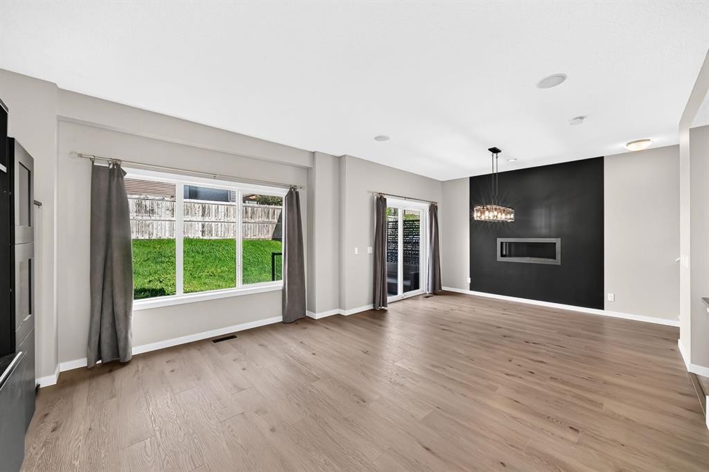 135 Evansridge Crescent Nw, Calgary, AB - Indoor Photo Showing Other Room