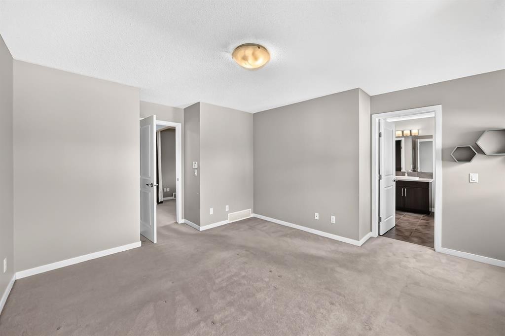 135 Evansridge Crescent Nw, Calgary, AB - Indoor Photo Showing Other Room