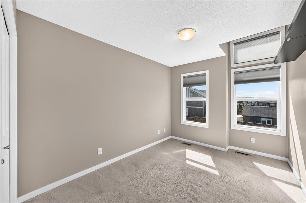 135 Evansridge Crescent Nw, Calgary, AB - Indoor Photo Showing Other Room