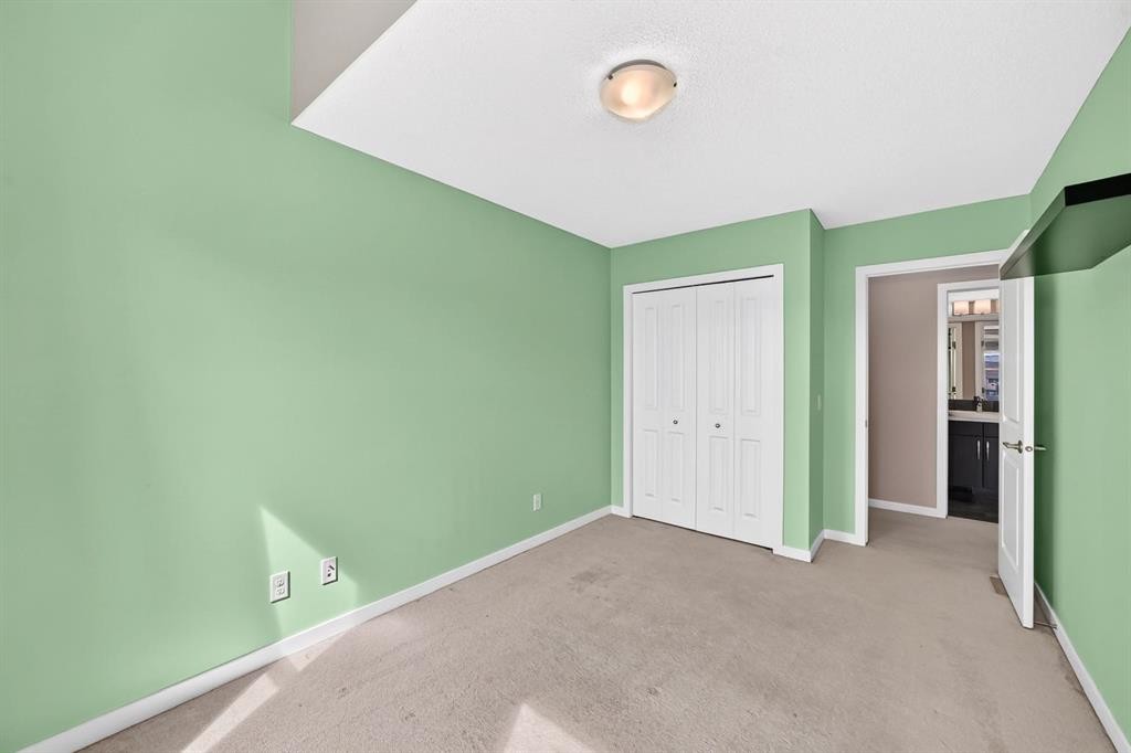 135 Evansridge Crescent Nw, Calgary, AB - Indoor Photo Showing Other Room