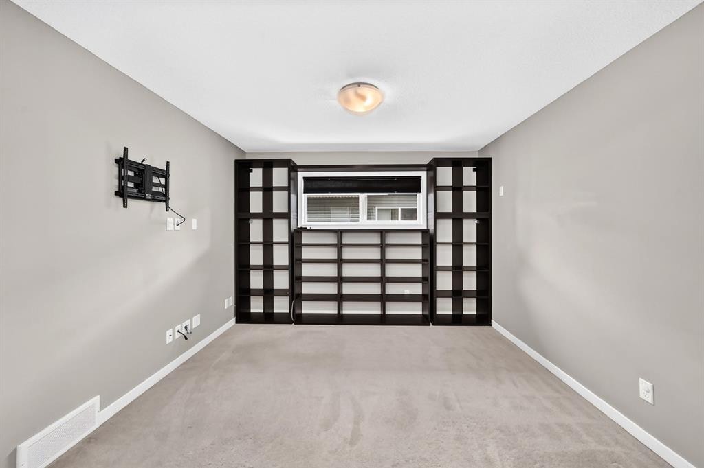 135 Evansridge Crescent Nw, Calgary, AB - Indoor Photo Showing Other Room