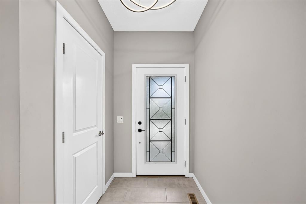 135 Evansridge Crescent Nw, Calgary, AB - Indoor Photo Showing Other Room