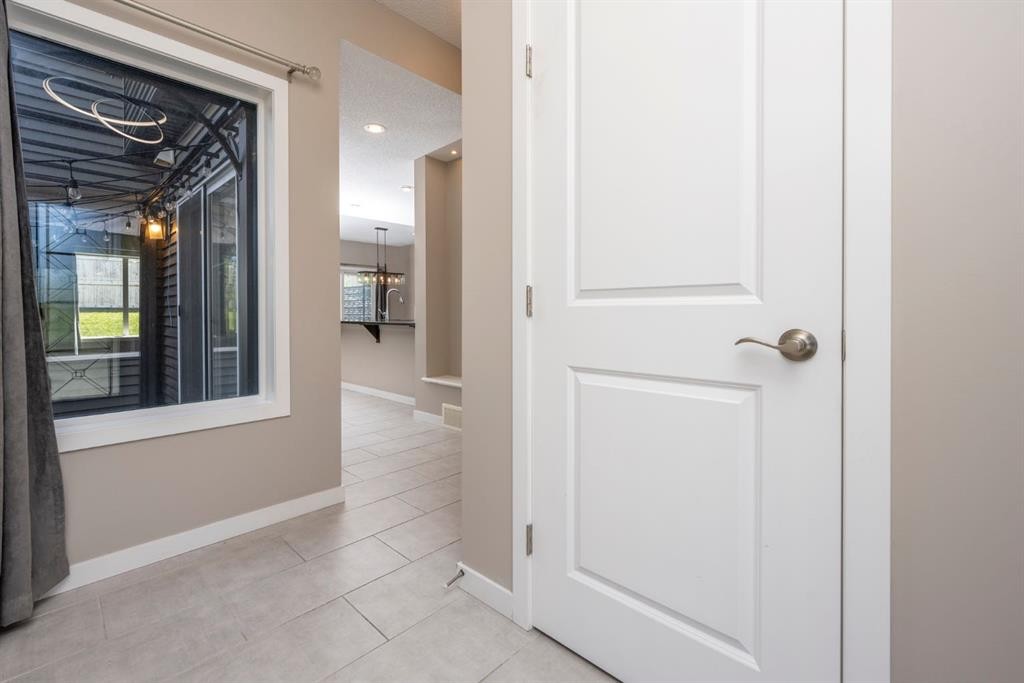 135 Evansridge Crescent Nw, Calgary, AB - Indoor Photo Showing Other Room