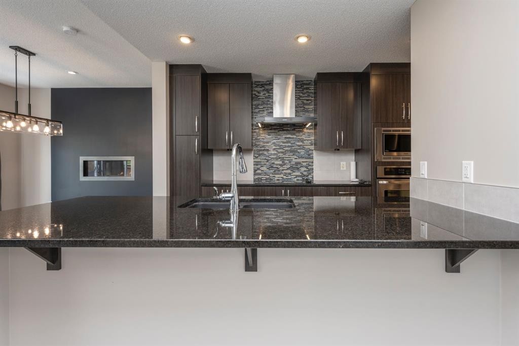 135 Evansridge Crescent Nw, Calgary, AB - Indoor Photo Showing Kitchen With Upgraded Kitchen