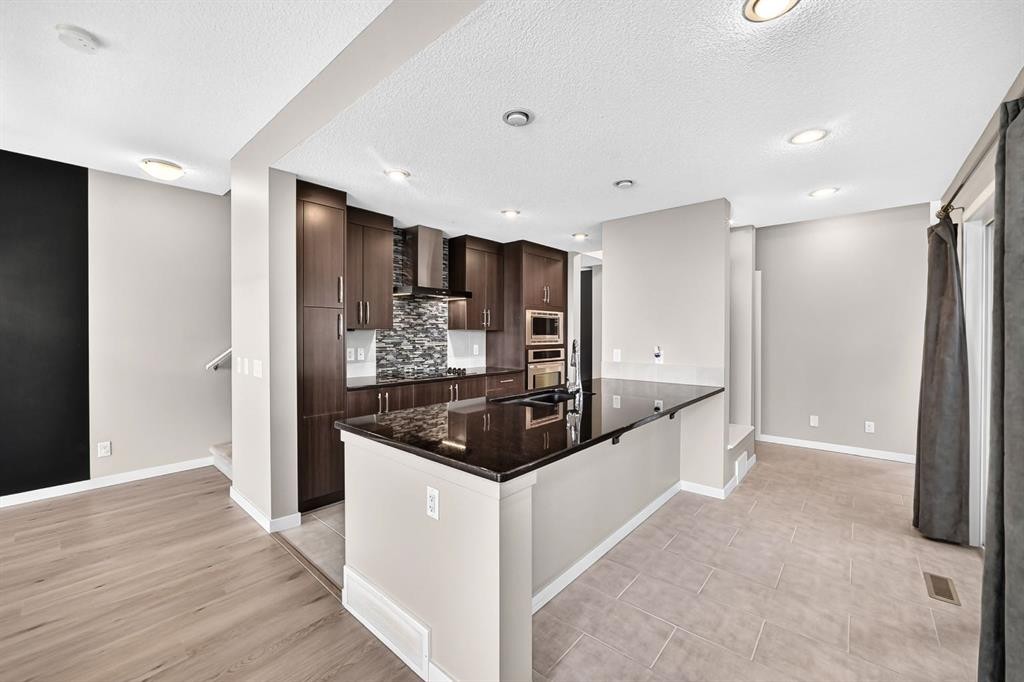 135 Evansridge Crescent Nw, Calgary, AB - Indoor Photo Showing Kitchen With Upgraded Kitchen
