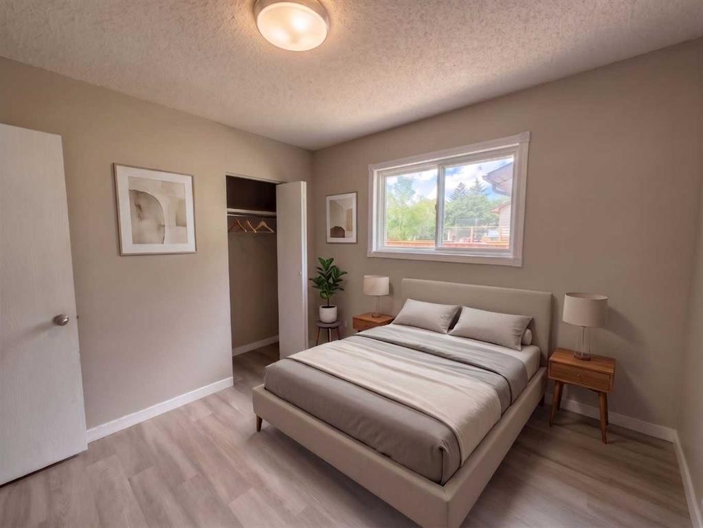 1095 Berkley Drive Nw, Calgary, AB - Indoor Photo Showing Bedroom
