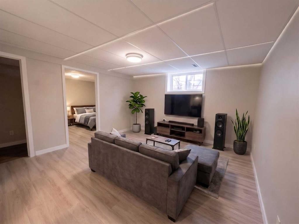 1095 Berkley Drive Nw, Calgary, AB - Indoor