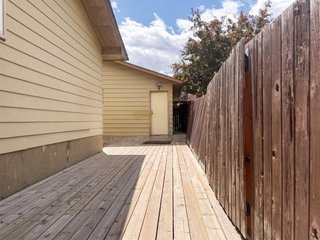 1095 Berkley Drive Nw, Calgary, AB - Outdoor With Deck Patio Veranda With Exterior