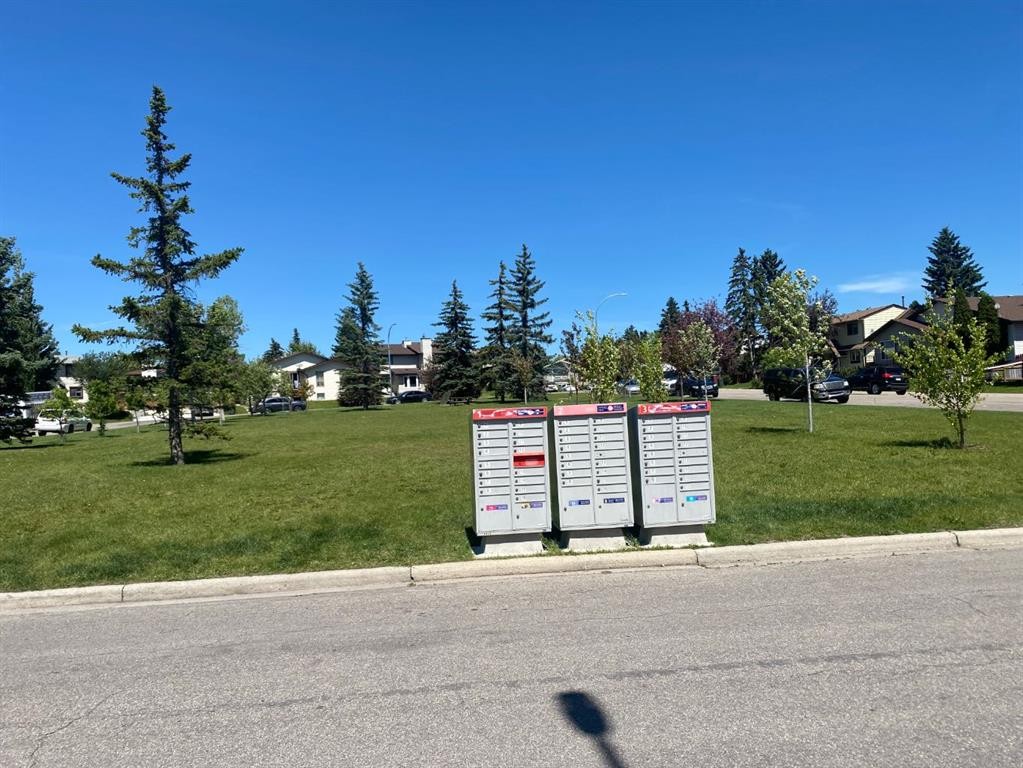 108 Falconridge Close Ne, Calgary, AB - Outdoor