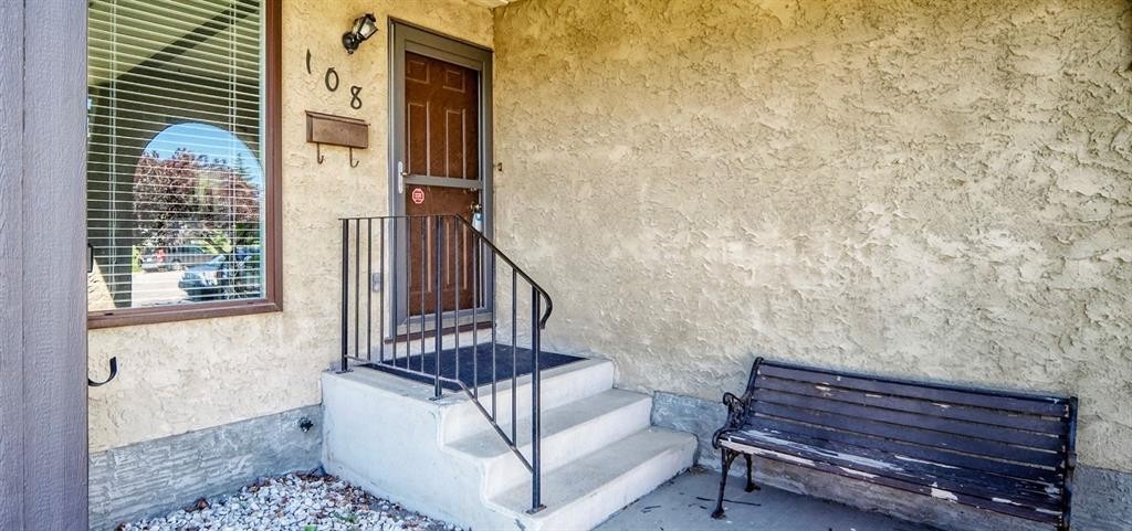 108 Falconridge Close Ne, Calgary, AB - Outdoor