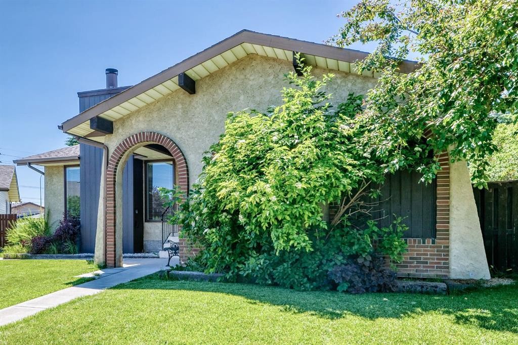 108 Falconridge Close Ne, Calgary, AB - Outdoor