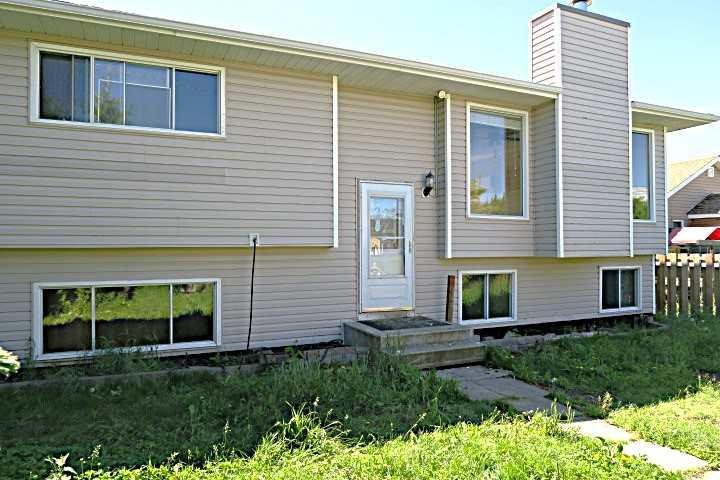 2015 19 Avenue, Bowden, AB - Outdoor With Exterior