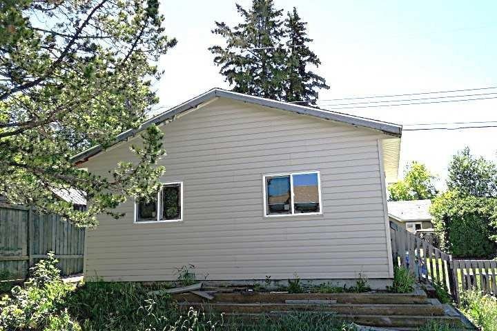 2015 19 Avenue, Bowden, AB - Outdoor With Exterior
