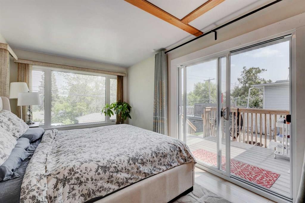 212 Hendon Drive Nw, Calgary, AB - Indoor Photo Showing Bedroom